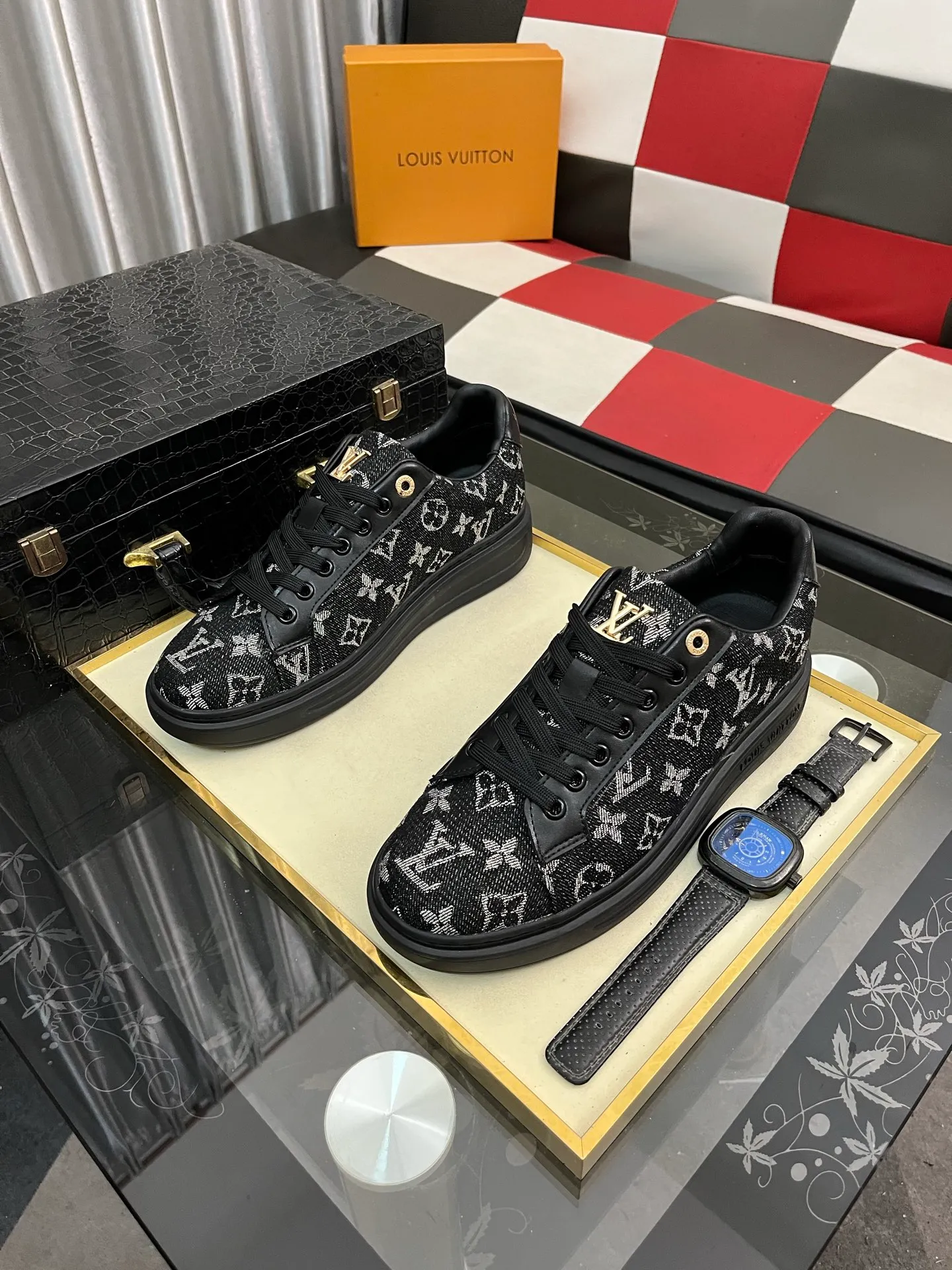 Men's shoes 💰400⌚️⌚️LV Louis Vuitton. The latest trendy casual shoes are popular in physical stores in sizes 38-44. New spring and summer comfortable imported custom original cowhide, unique jacquard fabric element design. Paired with sheepskin lining, Lv original bottom, [taiyang][taiyang] high-end packaging and high quality💪Details determine the quality, you can enter and leave the counter at will, welcome to compare🇮🇹